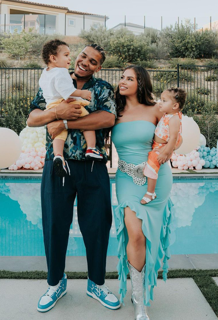 Group photo of Nazanin Kavari and Family